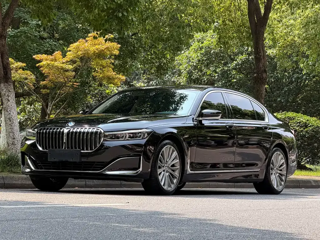 BMW 7 Series — фото 1