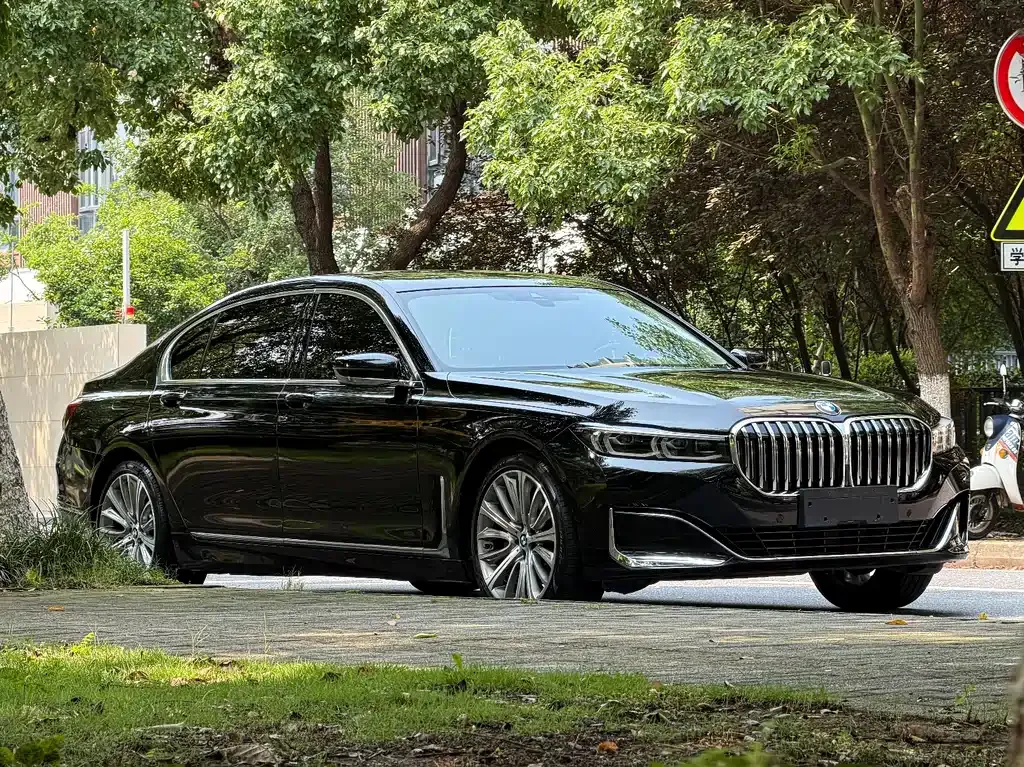 BMW 7 Series — фото 9