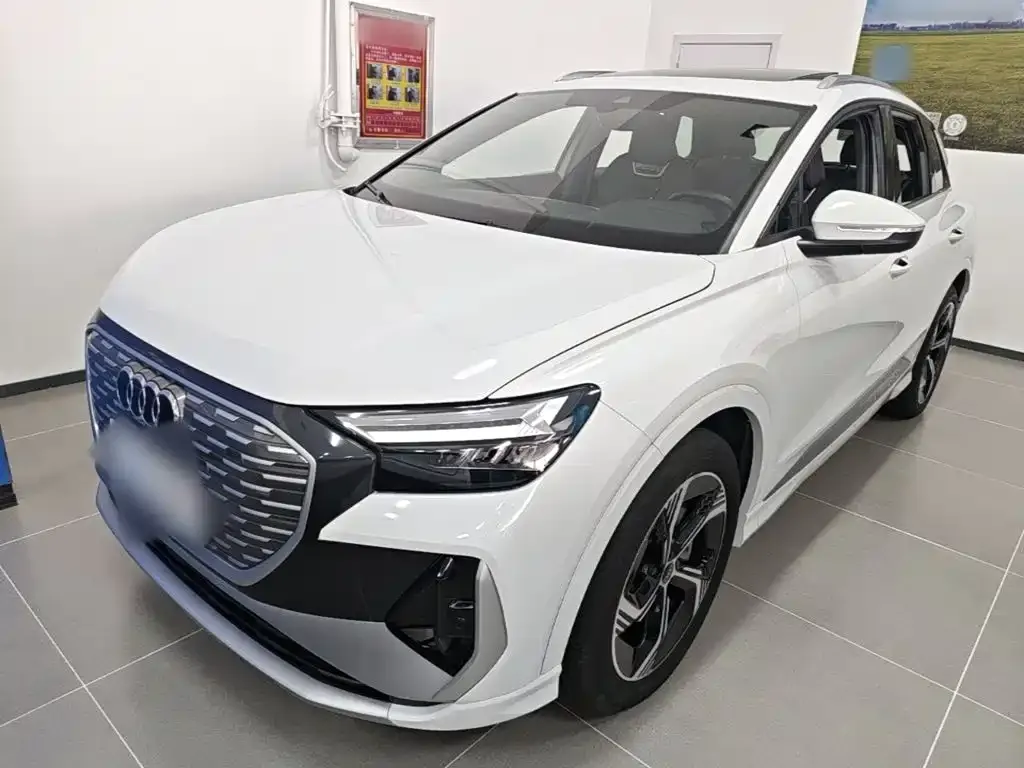 Audi Q4 e-tron — фото 1