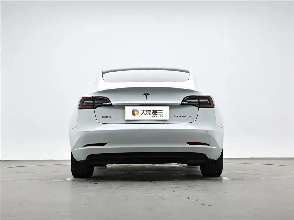 Tesla Model 3 — фото 10