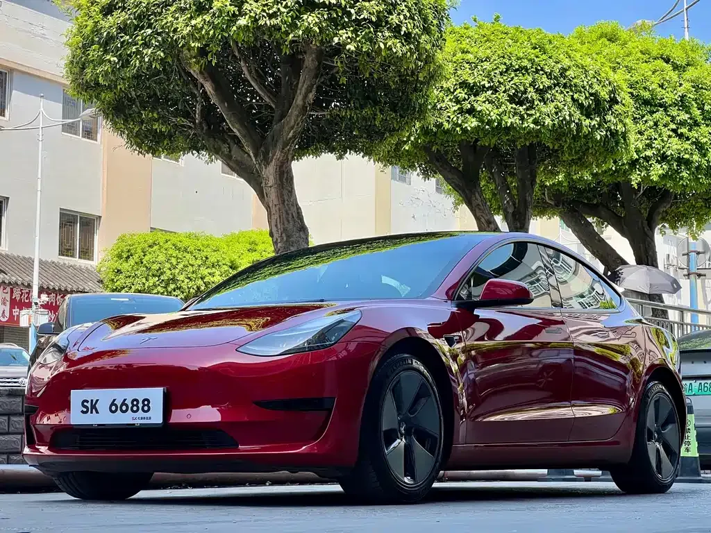 Tesla Model 3 — фото 1