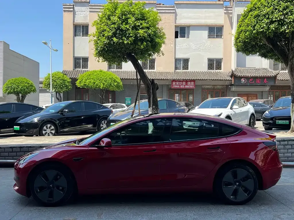 Tesla Model 3 — фото 8