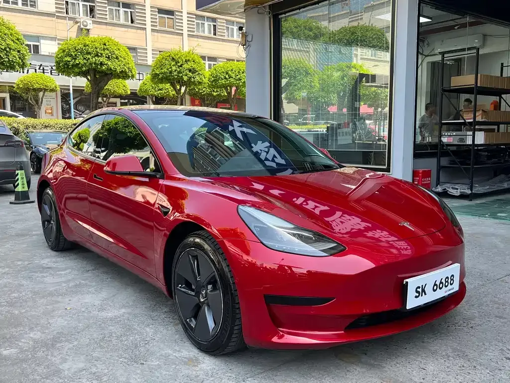 Tesla Model 3 — фото 10