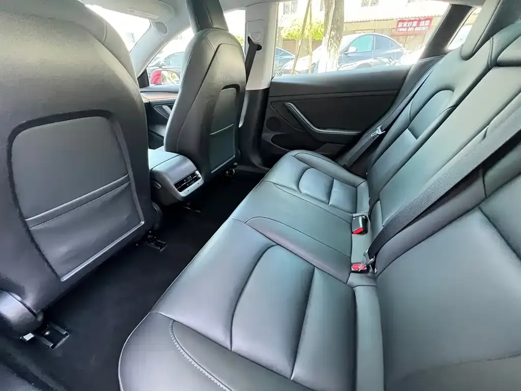 Tesla Model 3 — фото 2