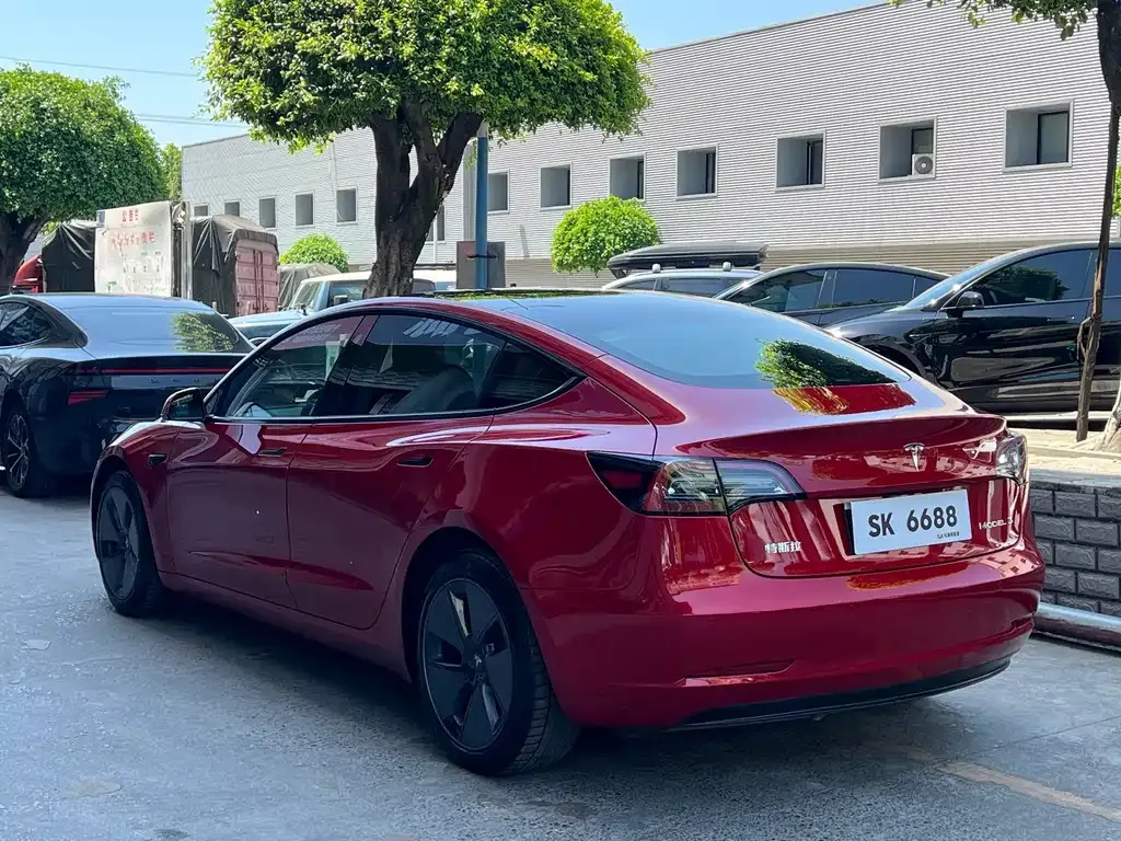Tesla Model 3 — фото 9