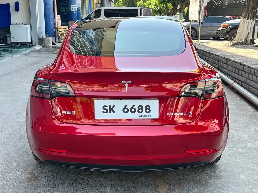 Tesla Model 3 — фото 7