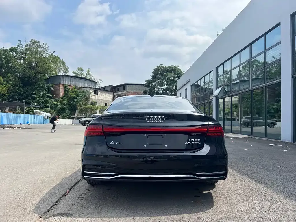 Audi A7L — фото 5