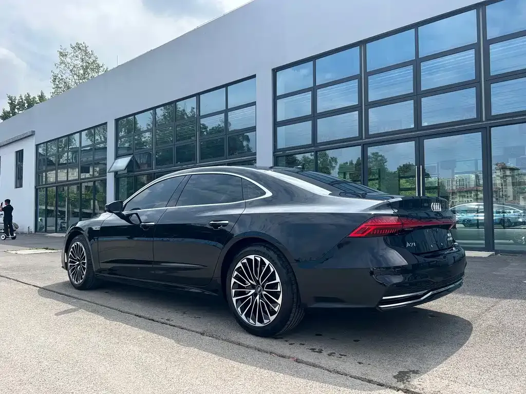 Audi A7L — фото 10