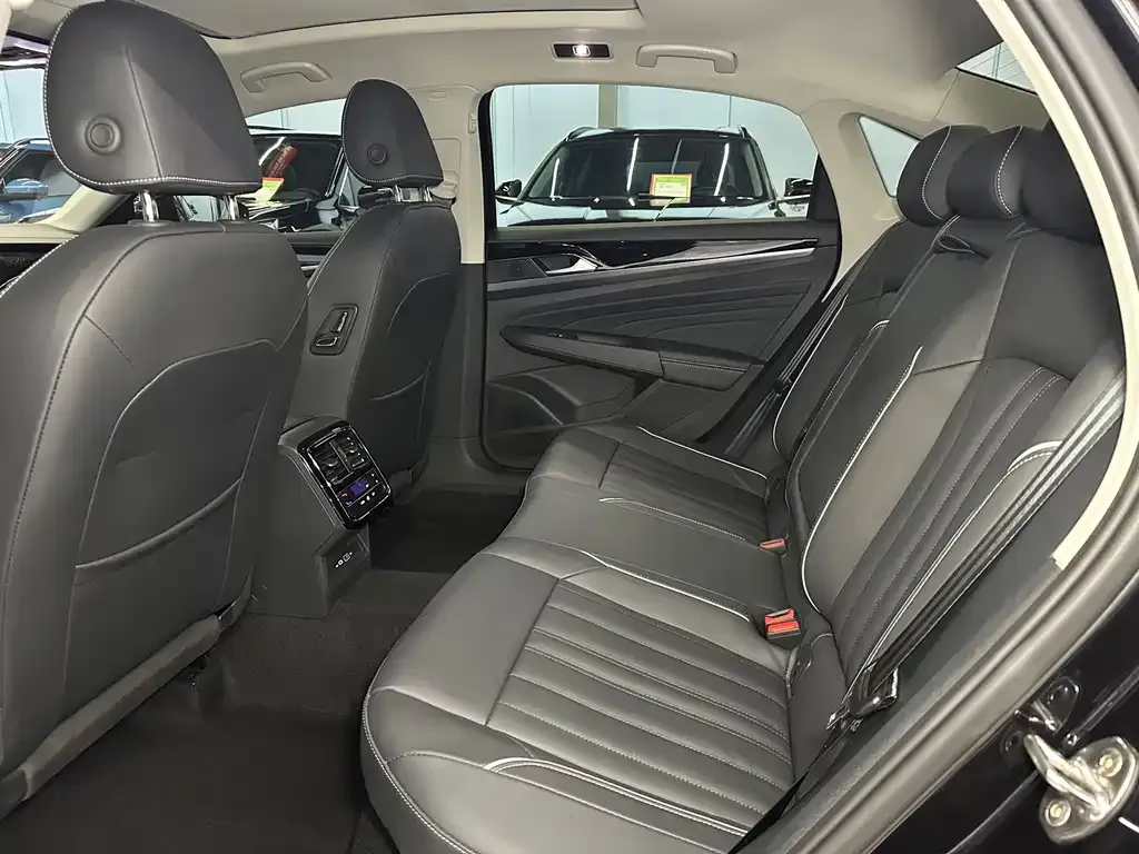 Volkswagen Passat — фото 10
