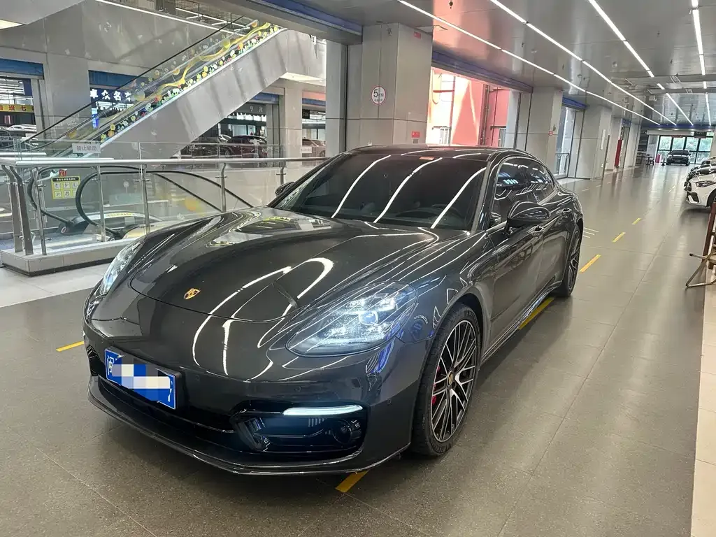Porsche Panamera — фото 1