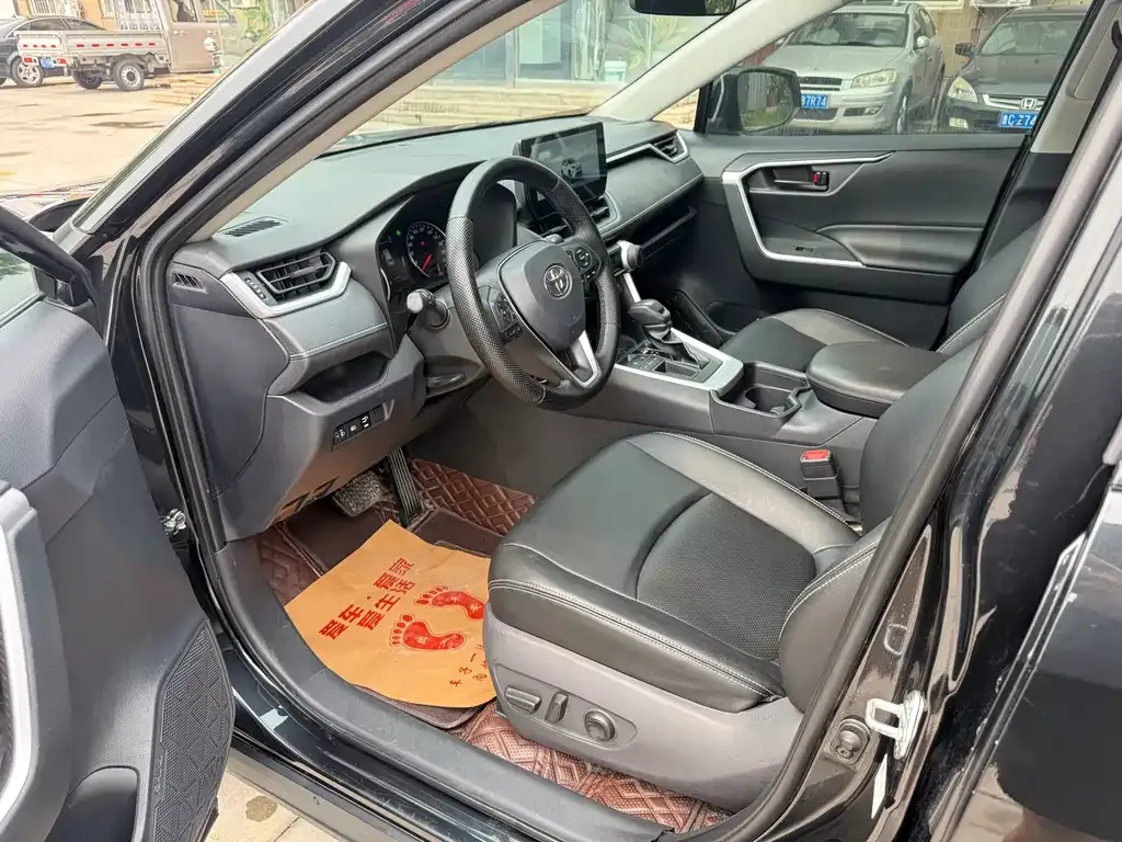 Toyota RAV4 2024 из CN, фото 3