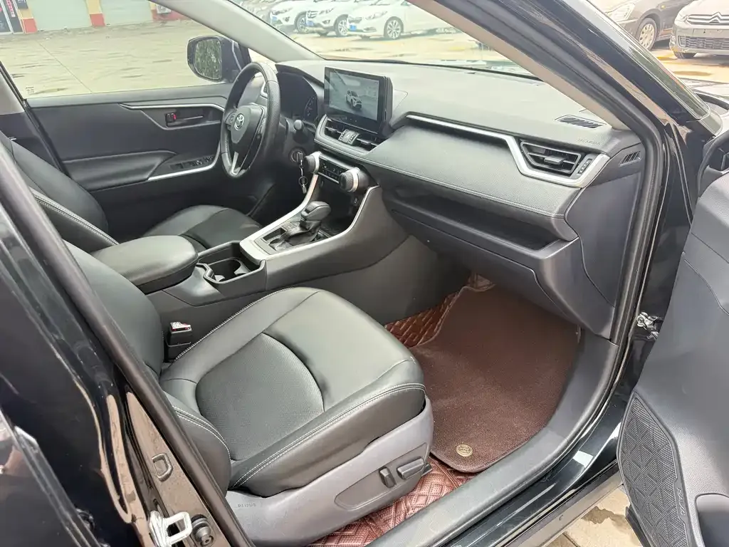 Toyota RAV4 2024 из CN, фото 5