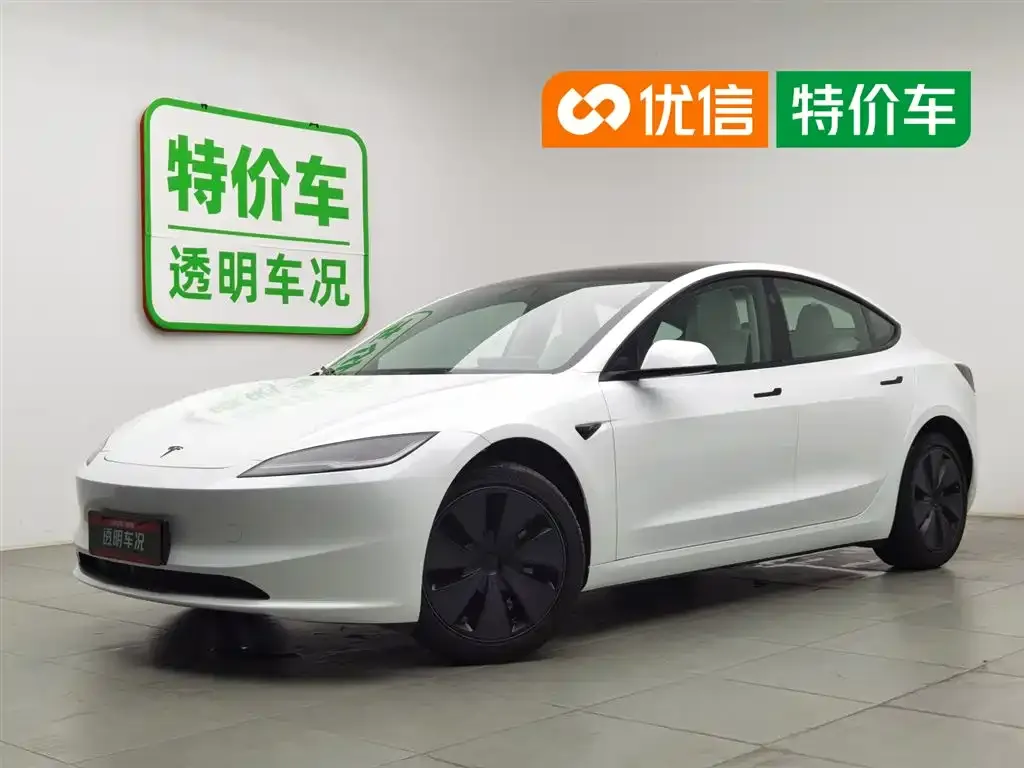 Tesla Model 3 — фото 1