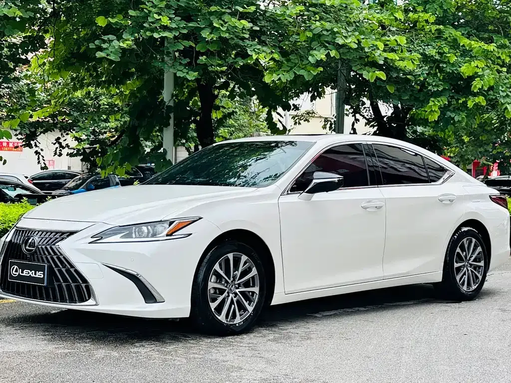 Lexus ES — фото 1