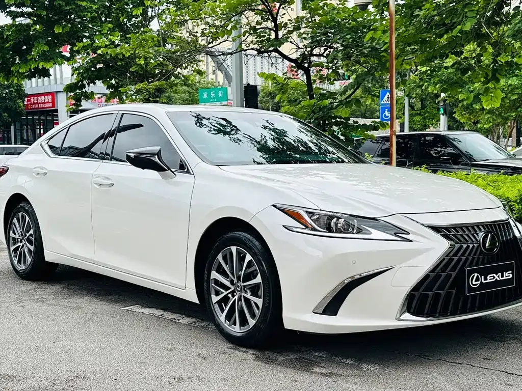Lexus ES — фото 10