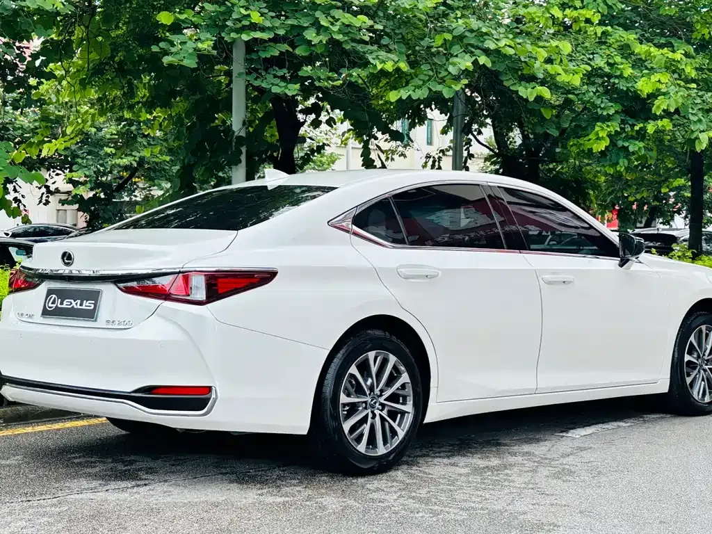 Lexus ES — фото 8