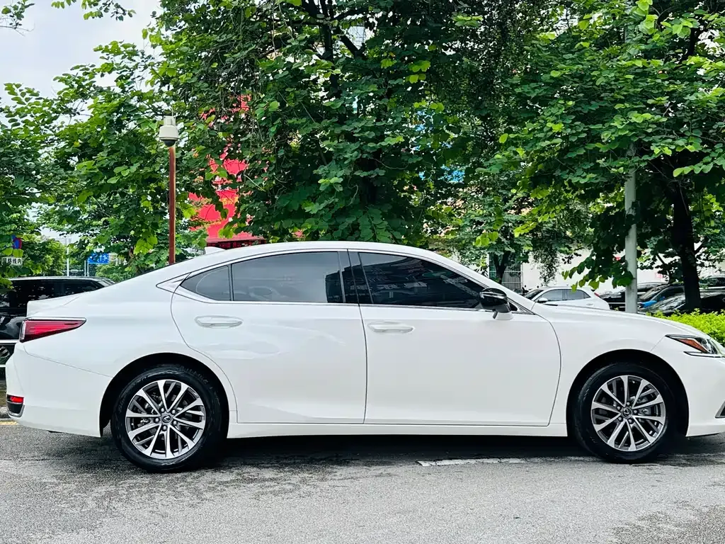 Lexus ES — фото 9