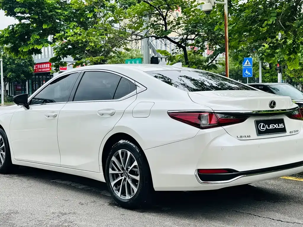 Lexus ES — фото 6