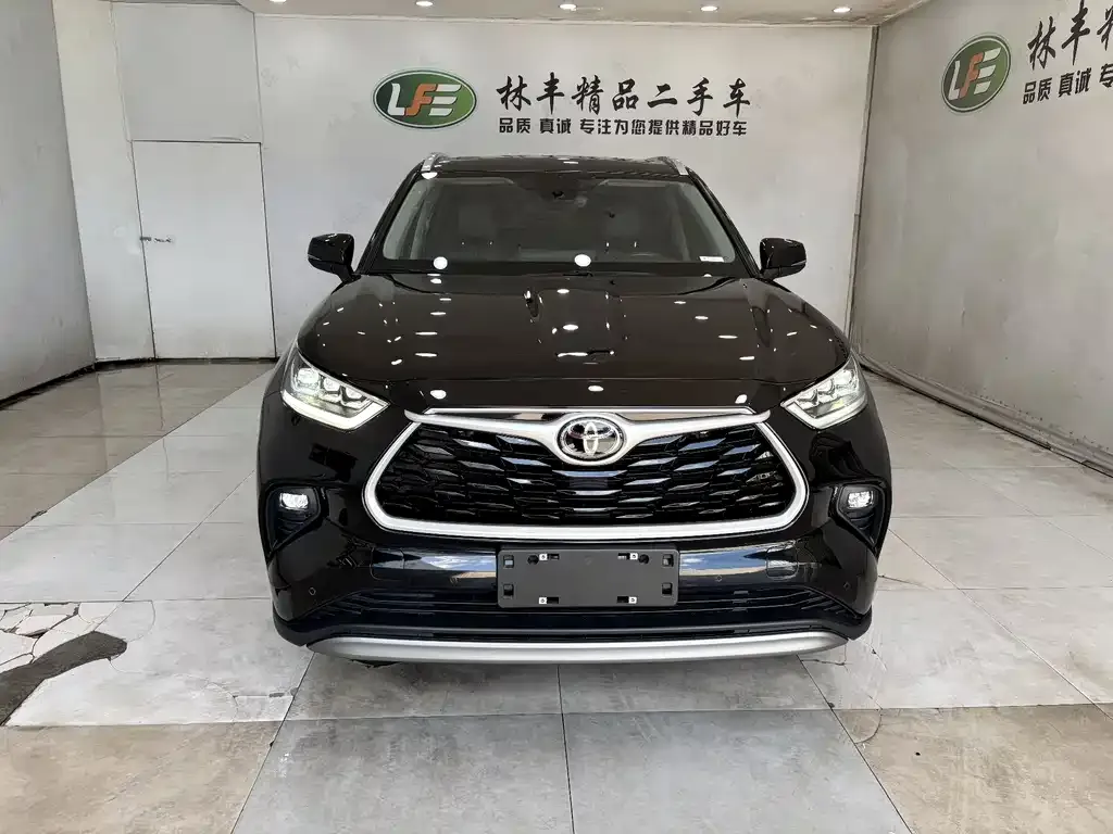 Toyota Highlander — фото 10