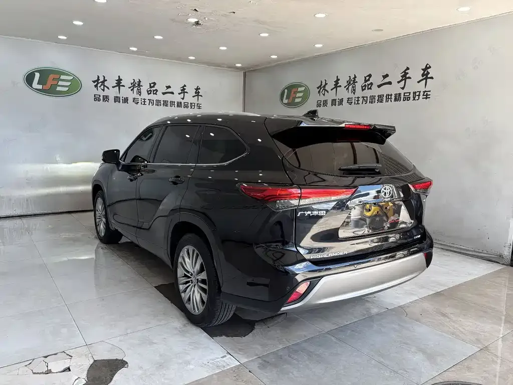 Toyota Highlander — фото 6