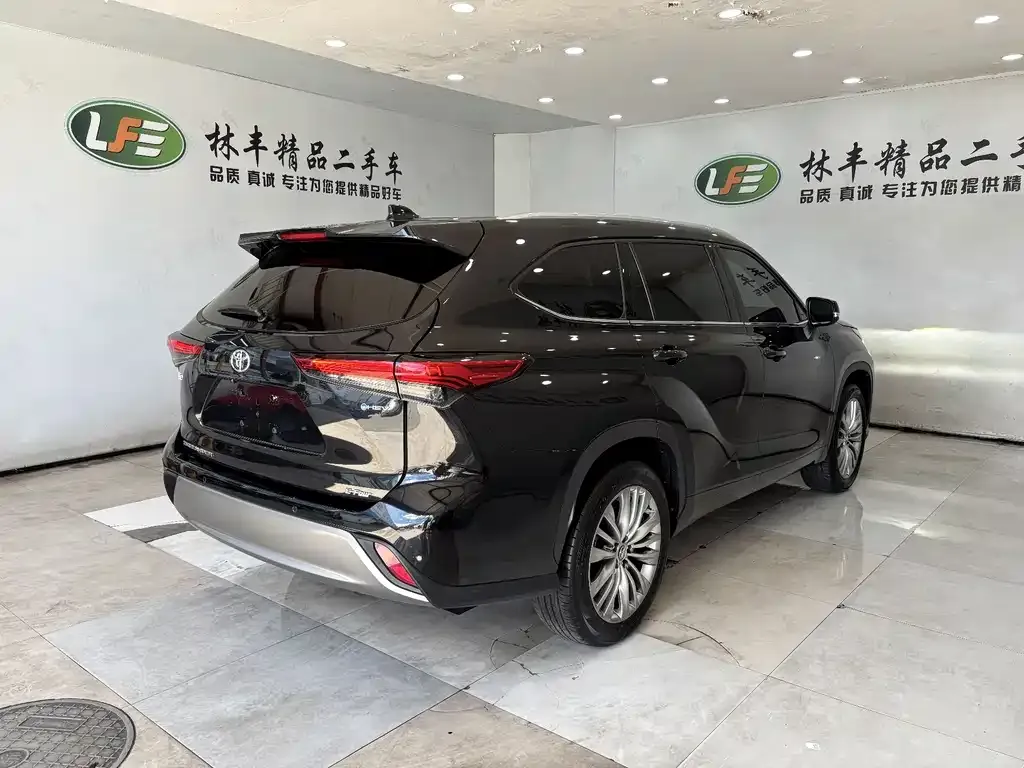 Toyota Highlander — фото 3