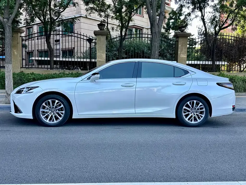 Lexus ES — фото 10