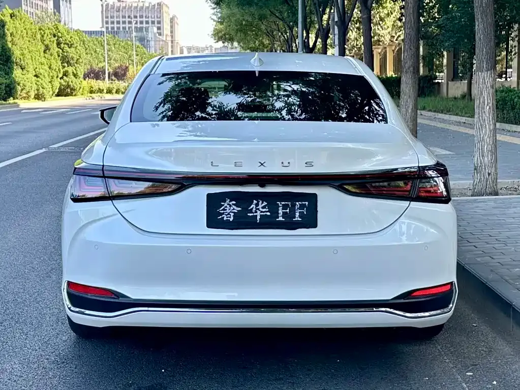 Lexus ES — фото 4