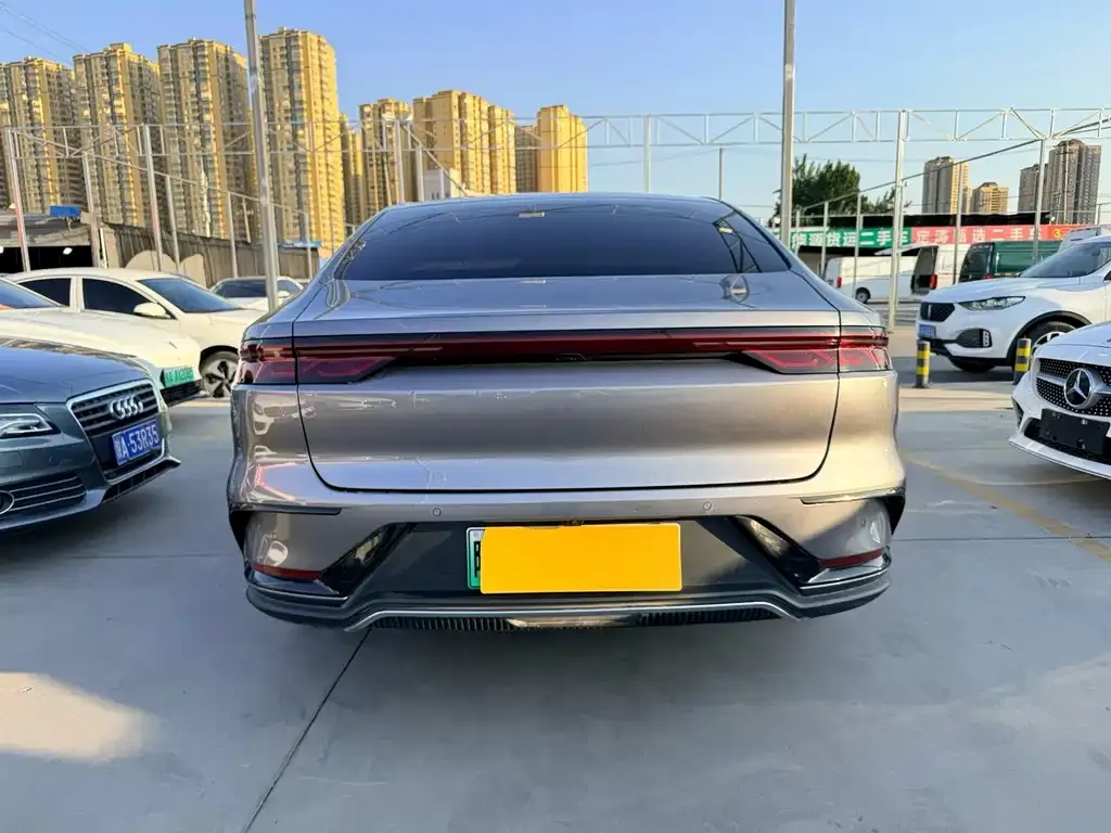 BYD Han — фото 9