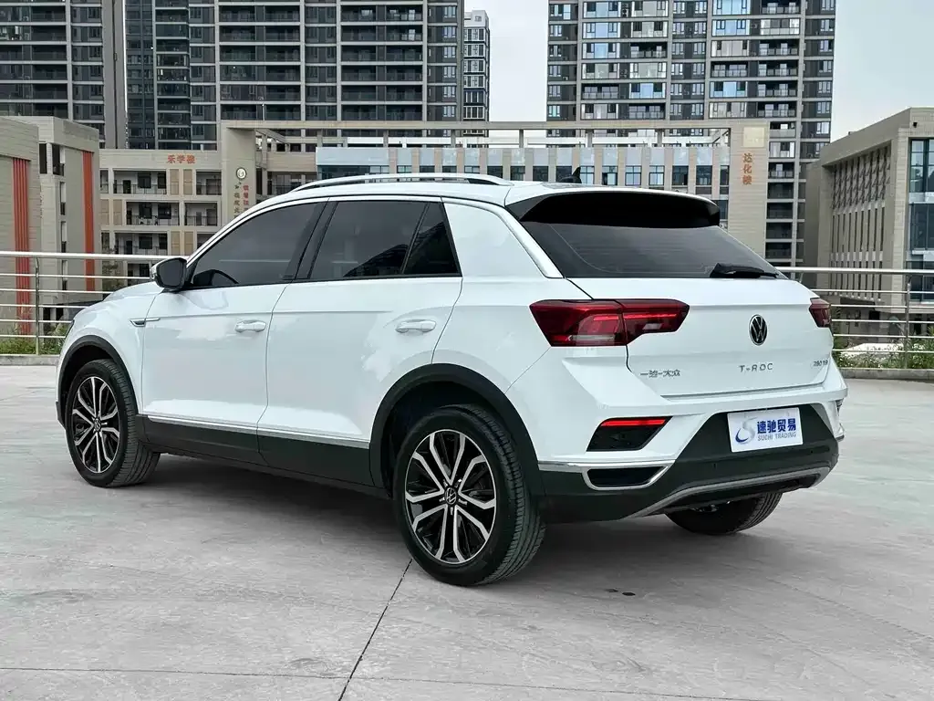 Volkswagen T-Roc — фото 8