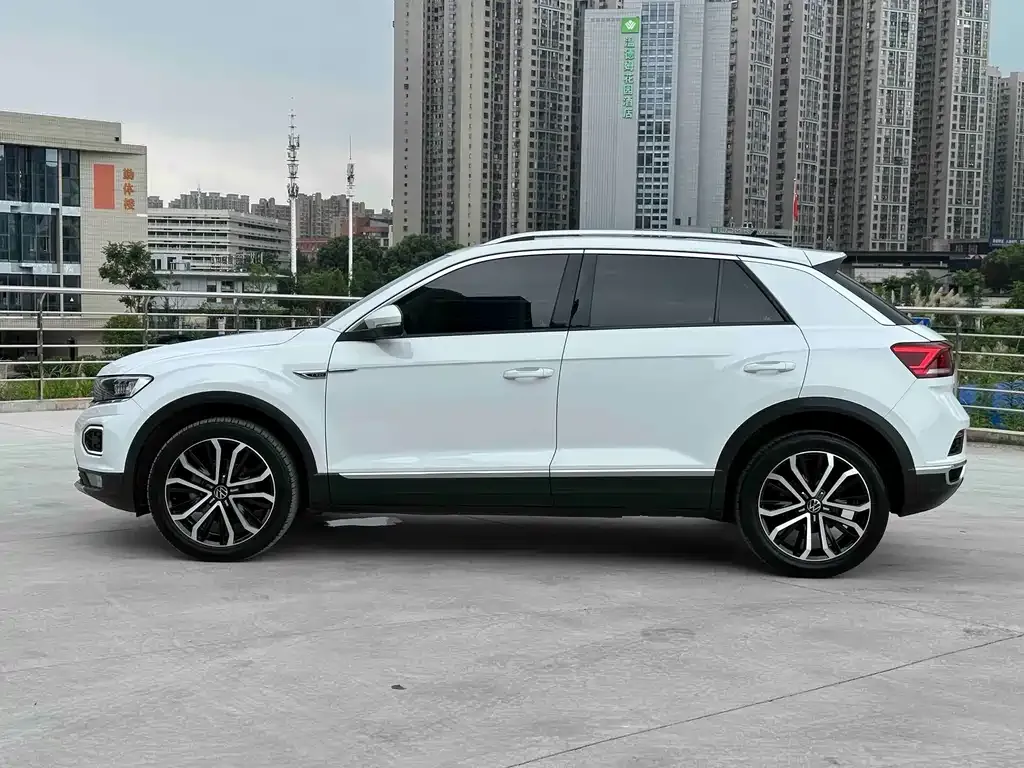Volkswagen T-Roc — фото 7