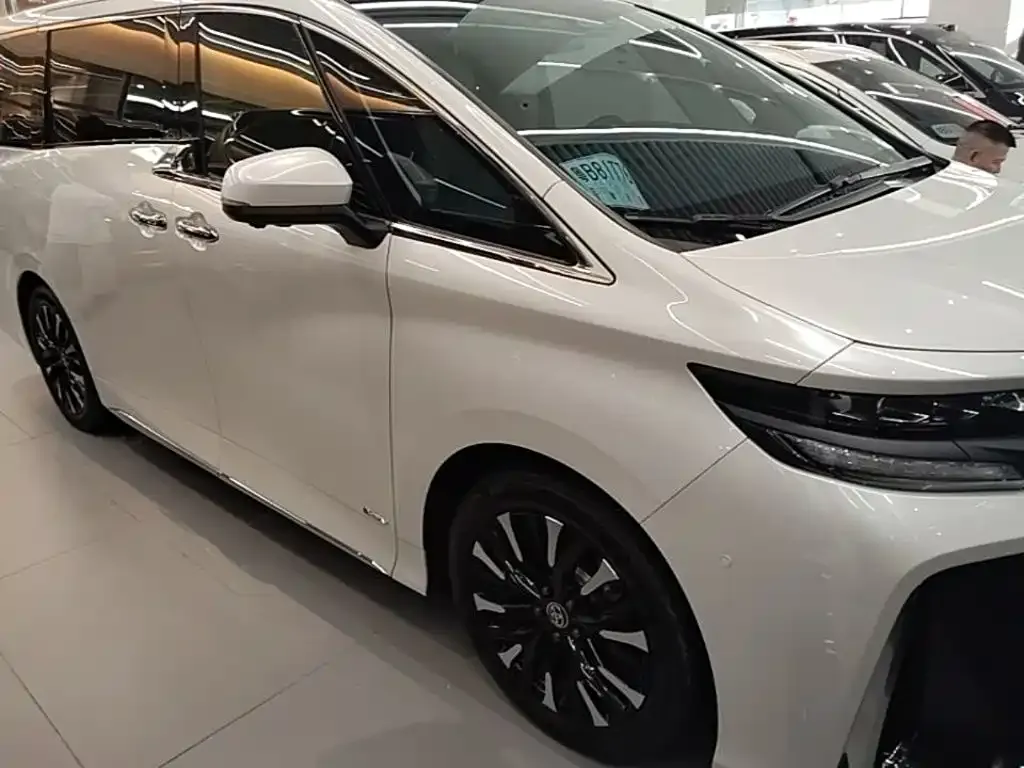 Toyota Vellfire — фото 2