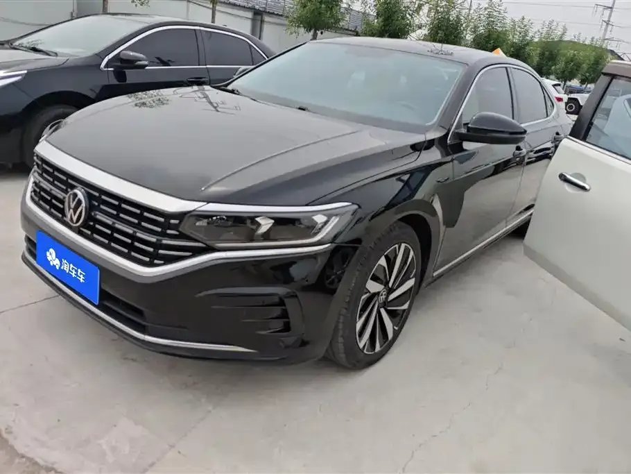 Volkswagen Passat — фото 1
