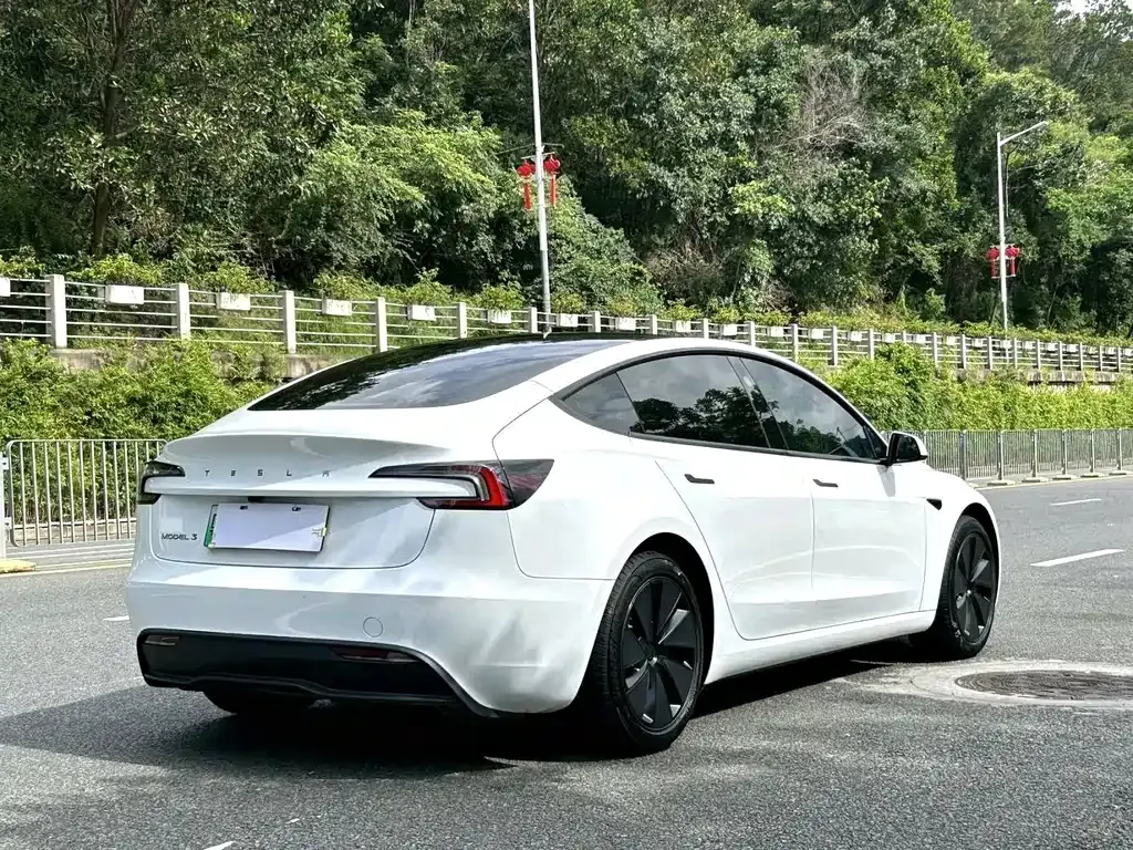Tesla Model 3 — фото 6