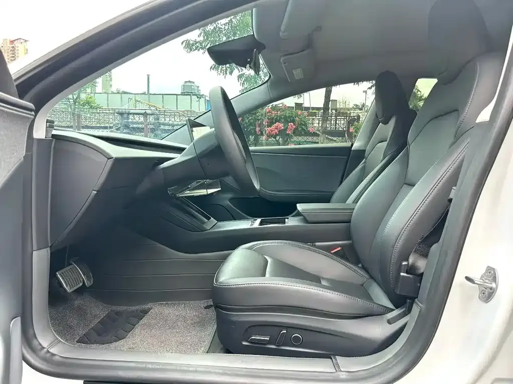 Tesla Model 3 — фото 3