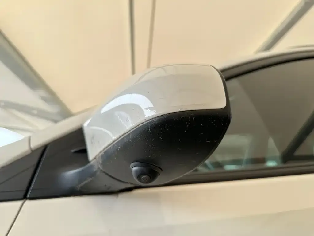Toyota Yaris L — фото 2