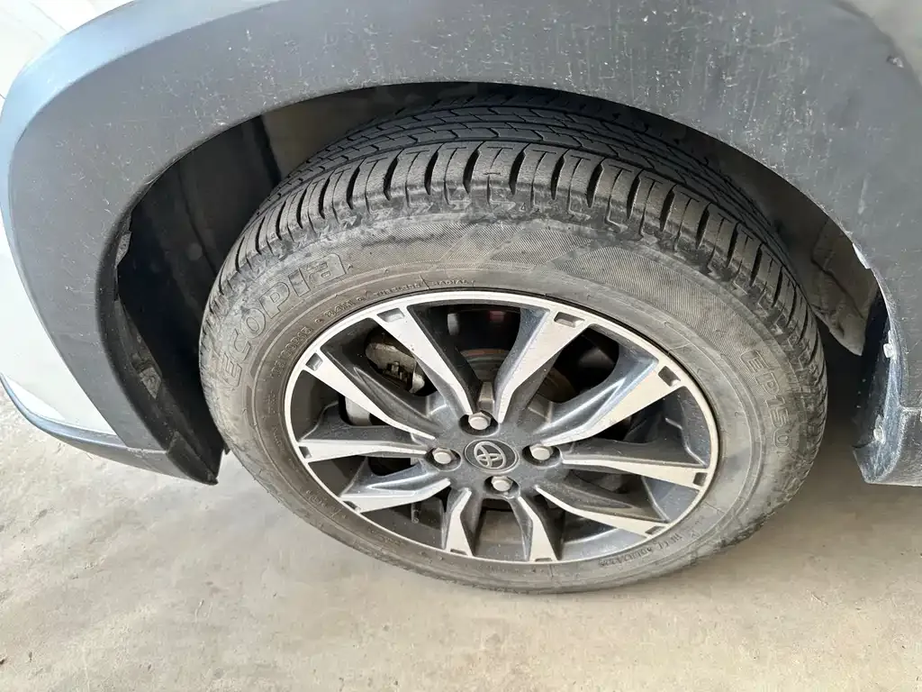Toyota Yaris L — фото 8