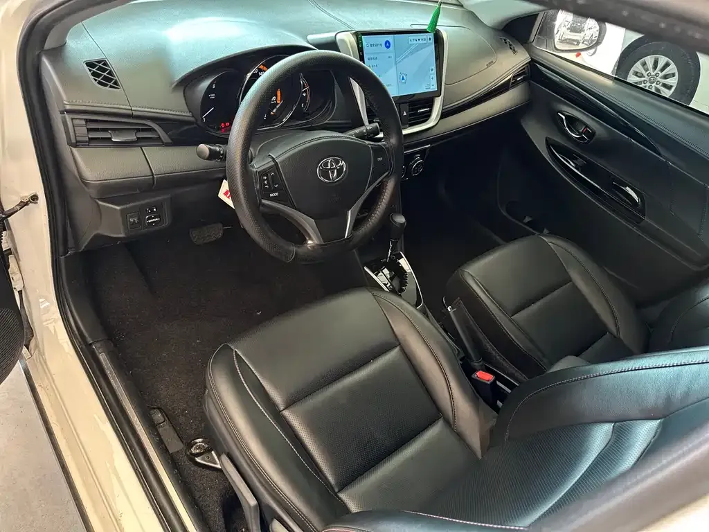 Toyota Yaris L — фото 5