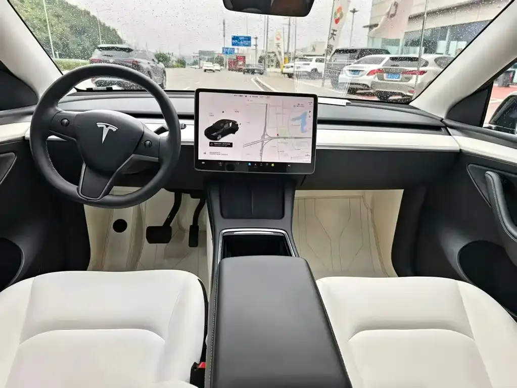 Tesla Model Y — фото 4