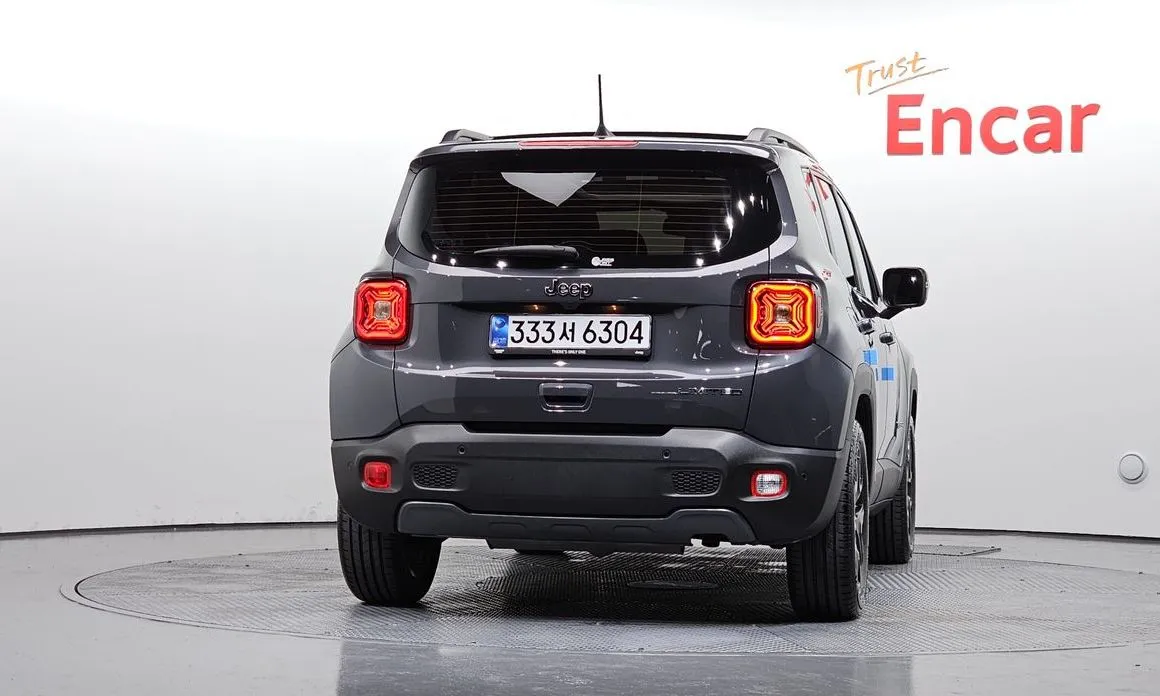 Jeep Renegade — фото 3
