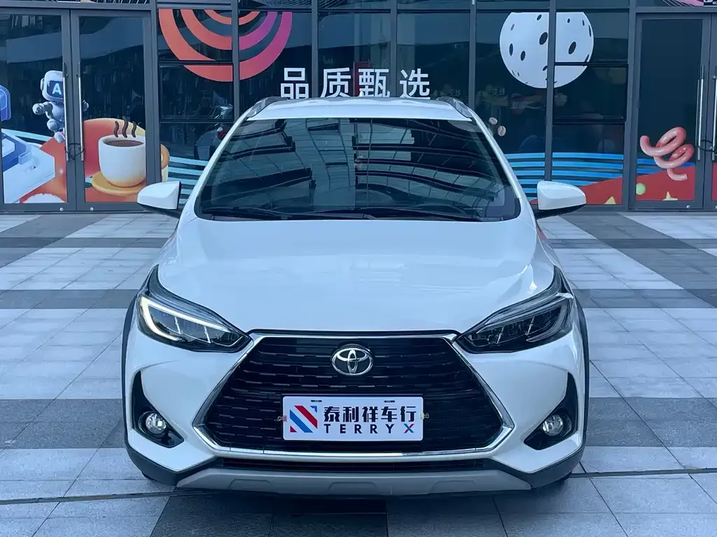 Toyota Yaris L — фото 5