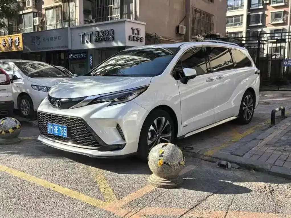 Toyota Granvia — фото 1