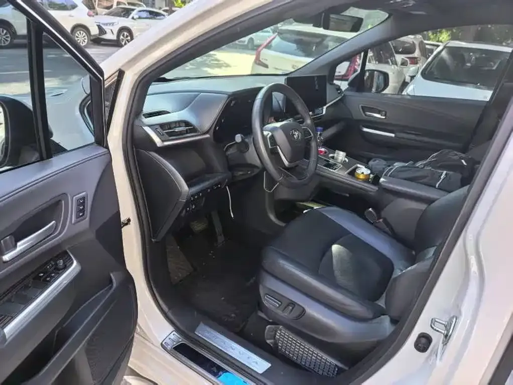 Toyota Granvia — фото 7