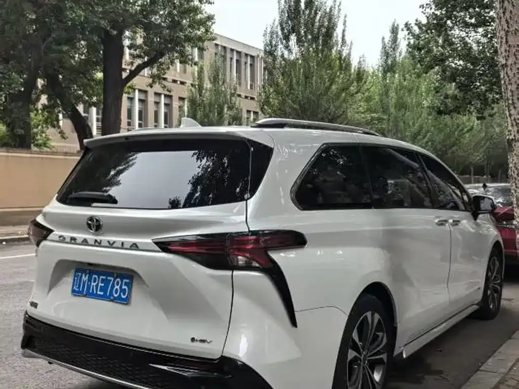 Toyota Granvia — фото 4