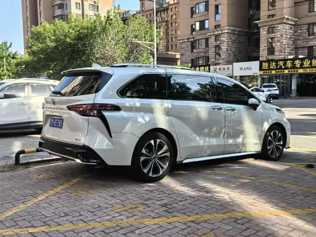 Toyota Granvia — фото 10
