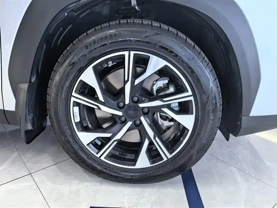 Geely Galaxy L7 — фото 10