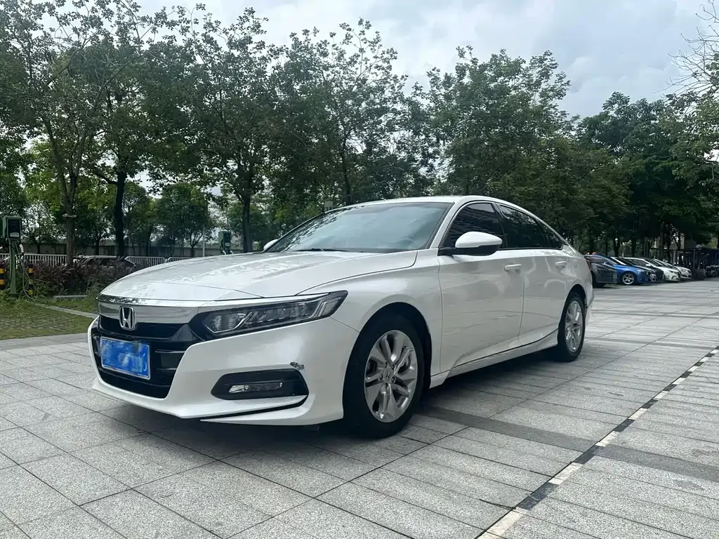 Honda Accord — фото 1