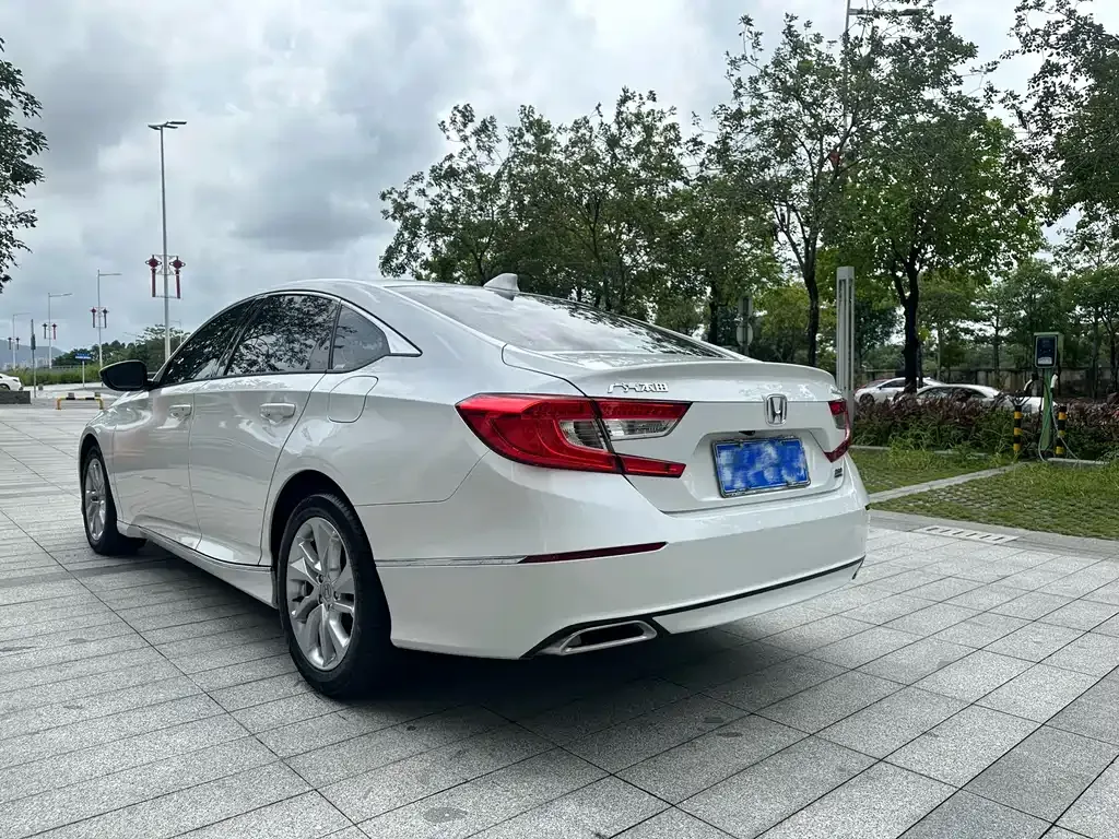 Honda Accord — фото 9