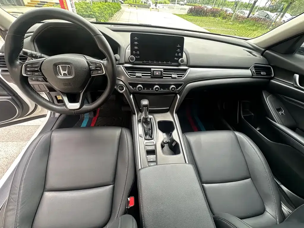 Honda Accord — фото 8