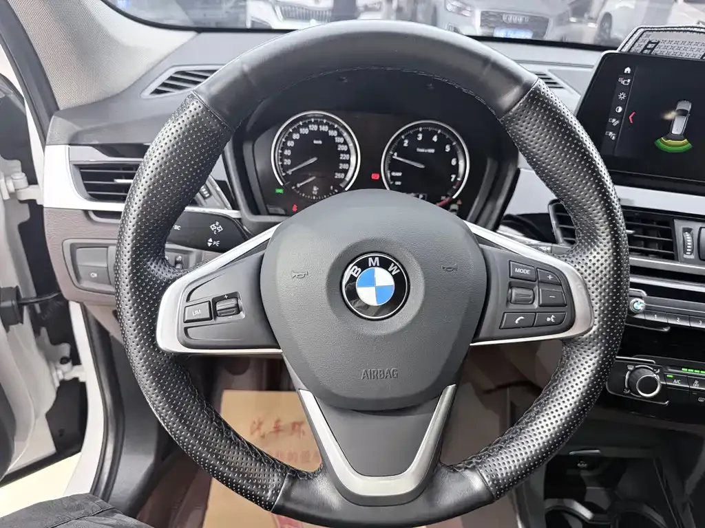 BMW X1 — фото 10