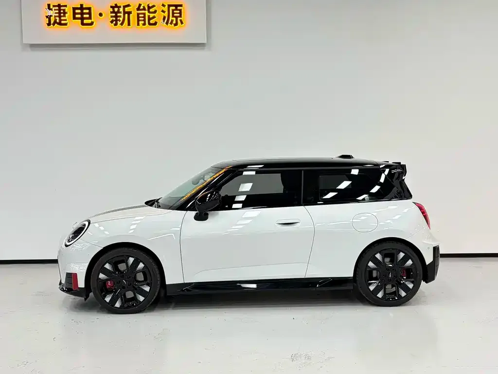 MINI JCW Electric — фото 3